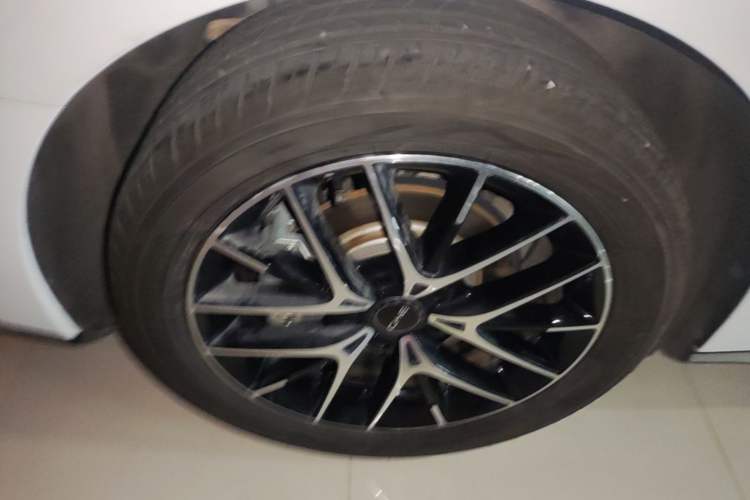 Used BYD Seal 2023 DM-i 1.5L 121km Prestige Model Right Rear Wheel Hub
