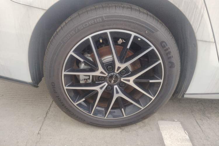 Used BYD Seal 2023 DM-i 1.5L 121km Prestige Model Right Rear Wheel Hub