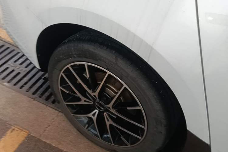 Used BYD Seal 2023 DM-i 1.5L 121km Luxury Model Right Rear Wheel Hub