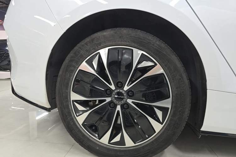 Used BYD Seal 2023 Champion Edition 550km Prestige Model Right Rear Wheel Hub
