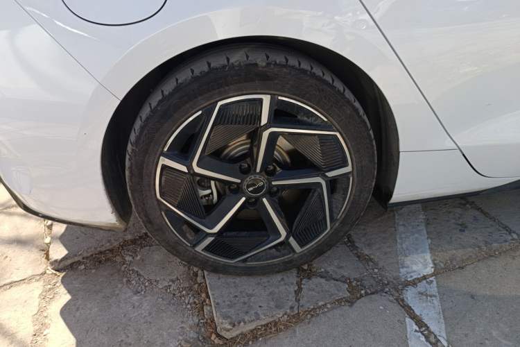 Used BYD Seal 2023 Champion Edition 700km Performance Version Right Rear Wheel Hub