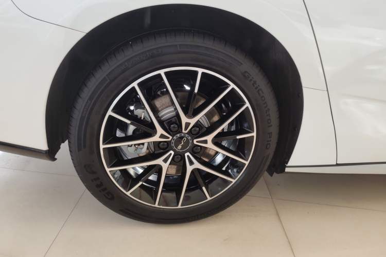 Used BYD Seal 2023 DM-i 1.5L 121km Prestige Model Right Rear Wheel Hub