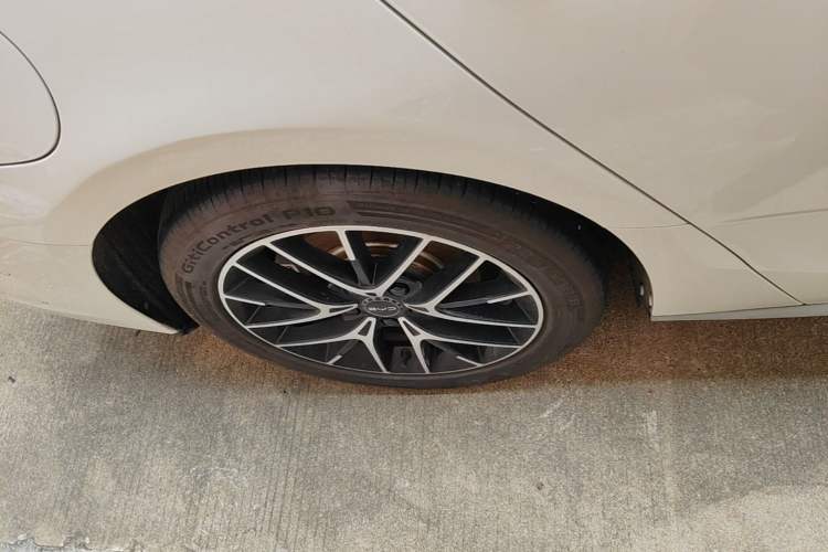 Used BYD Seal 2023 DM-i 1.5T 121km Flagship Model Right Rear Wheel Hub