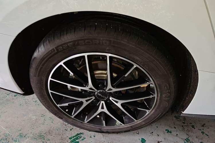Used BYD Seal 2023 DM-i 1.5T 121km Flagship Model Right Rear Wheel Hub