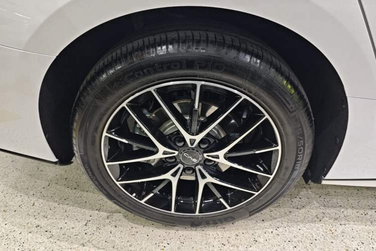 Used BYD Seal 2023 DM-i 1.5T 121km Prestige Model Right Rear Wheel Hub