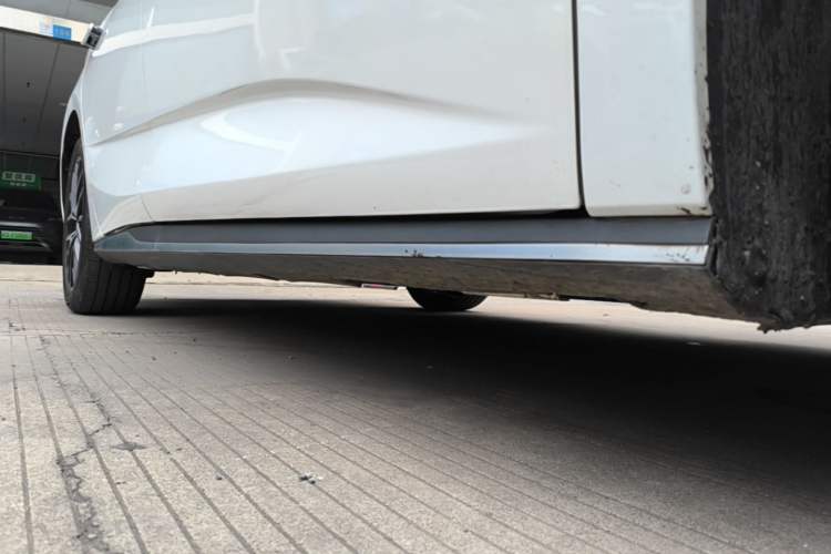 Used BYD Seal 2023 DM-i 1.5L 121km Luxury Model Right Side Sill