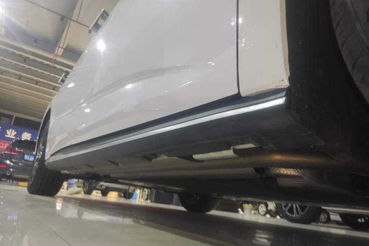 Used BYD Seal 2023 DM-i 1.5L 121km Prestige Model Right Side Sill