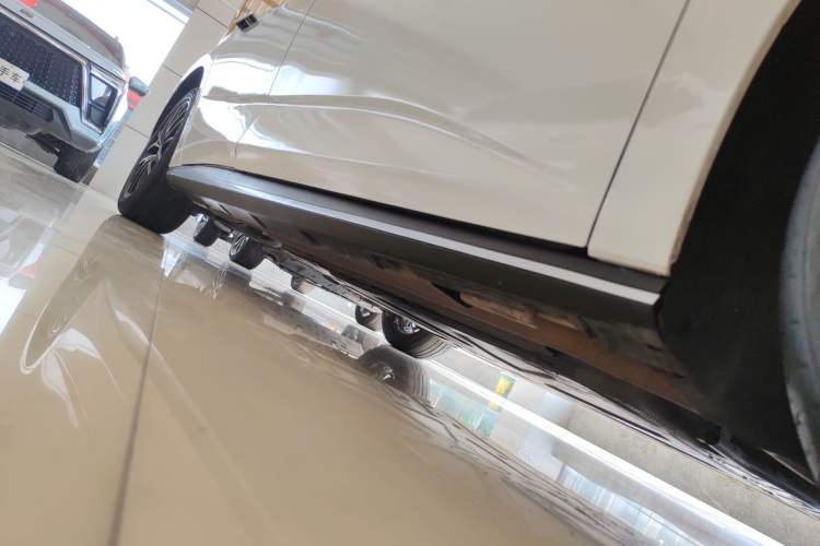 Used BYD Seal 2023 DM-i 1.5L 121km Prestige Model Right Side Sill