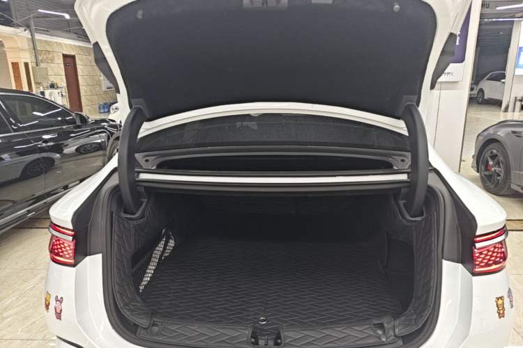 Used BYD Seal 2023 DM-i 1.5L 121km Prestige Model Trunk