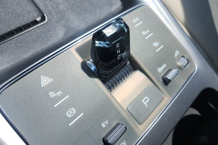 Used BYD Seal 2023 DM-i 1.5T 121km Prestige Model Gear Lever