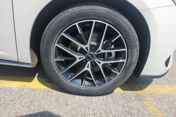Used BYD Seal 2023 DM-i 1.5T 121km Prestige Model Right Front Wheel Hub