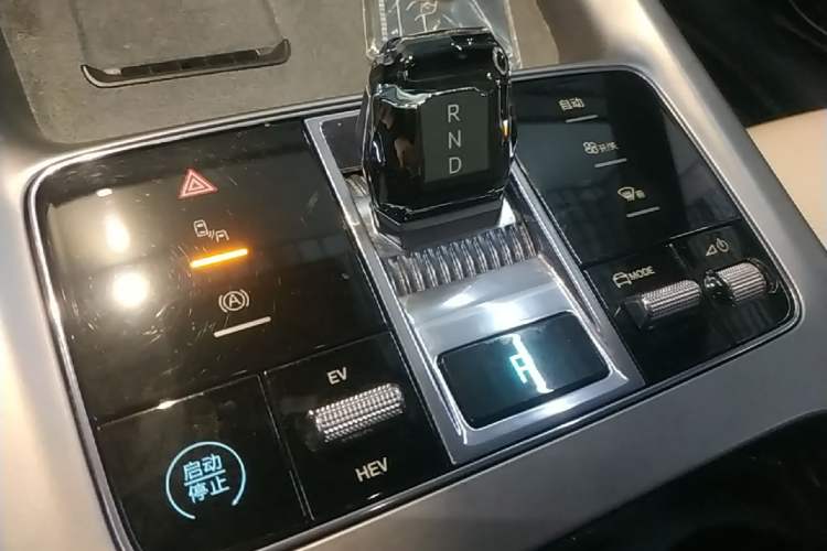Used BYD Seal 2024 HONOR Edition DM-i 1.5L 121km Prestige Model Audio And AC Panel