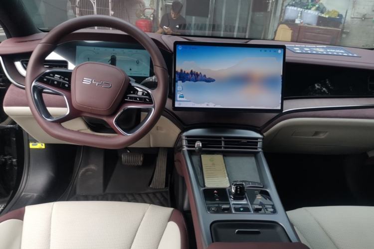 Used BYD Seal 2024 HONOR Edition DM-i 1.5L 121km Prestige Model Center Console