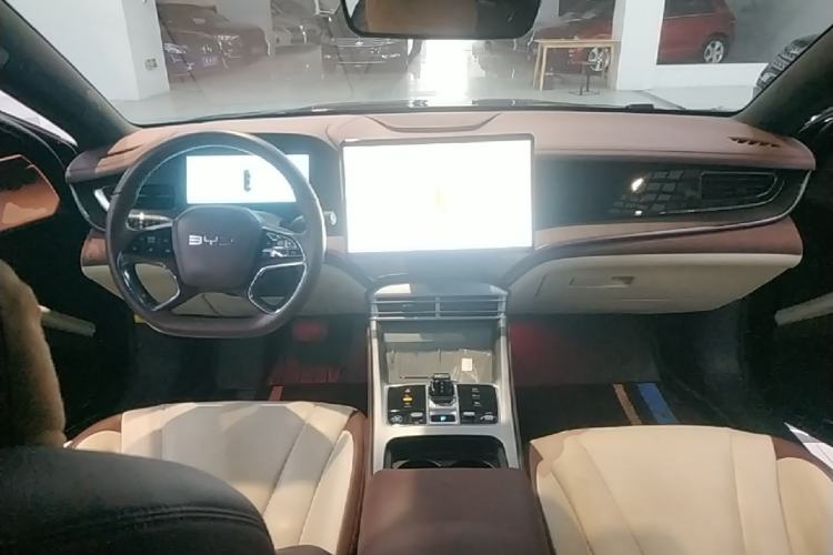 Used BYD Seal 2024 HONOR Edition DM-i 1.5L 121km Prestige Model Center Console