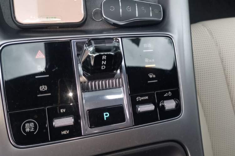 Used BYD Seal 2024 HONOR Edition DM-i 1.5L 121km Prestige Model Gear Lever