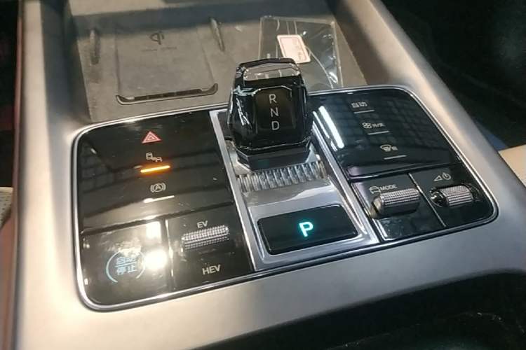 Used BYD Seal 2024 HONOR Edition DM-i 1.5L 121km Prestige Model Gear Lever