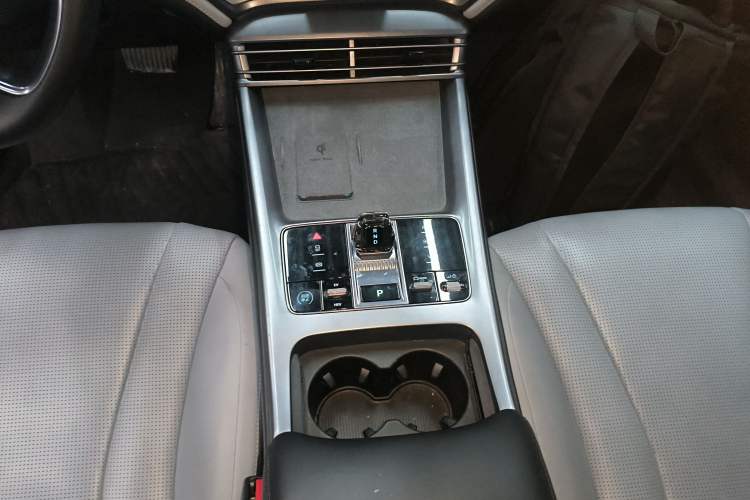 Used BYD Seal 2024 HONOR Edition DM-i 1.5L 121km Luxury Model Gear Lever