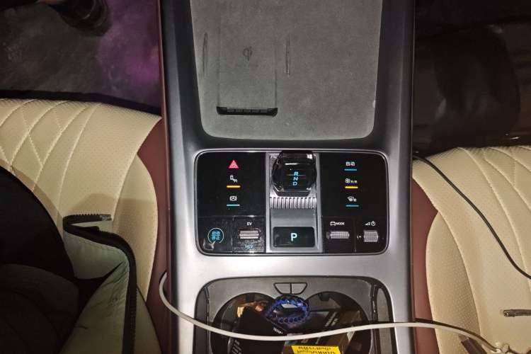 Used BYD Seal 2024 HONOR Edition DM-i 1.5L 121km Prestige Model Gear Lever