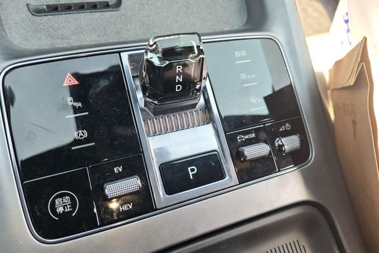 Used BYD Seal 2024 HONOR Edition DM-i 1.5L 121km Prestige Model Gear Lever