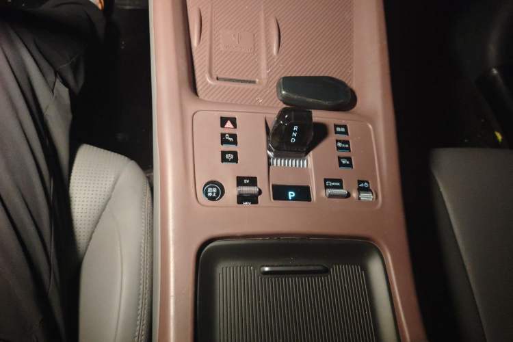 Used BYD Seal 2024 HONOR Edition DM-i 1.5L 121km Prestige Model Gear Lever