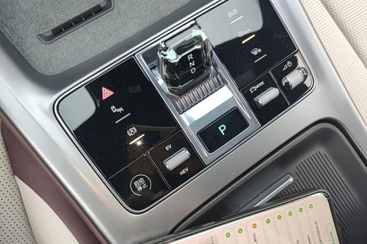Used BYD Seal 2024 HONOR Edition DM-i 1.5L 121km Elite Model Gear Lever