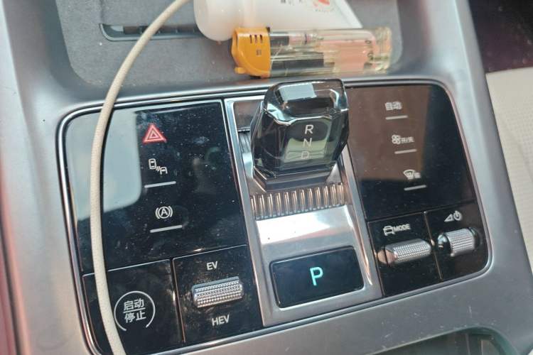 Used BYD Seal 2024 HONOR Edition DM-i 1.5L 121km Prestige Model Gear Lever