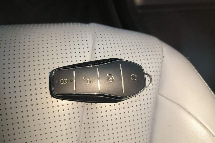 Used BYD Seal 2024 HONOR Edition DM-i 1.5L 121km Luxury Model Interior 1