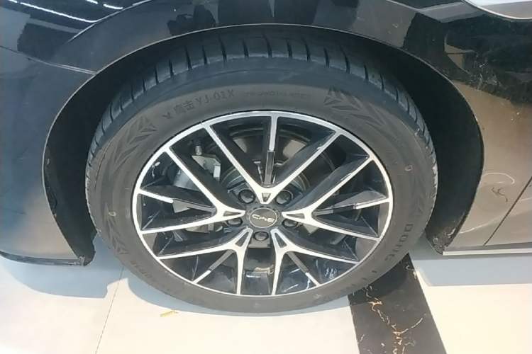 Used BYD Seal 2024 HONOR Edition DM-i 1.5L 121km Prestige Model Left Front Wheel Hub