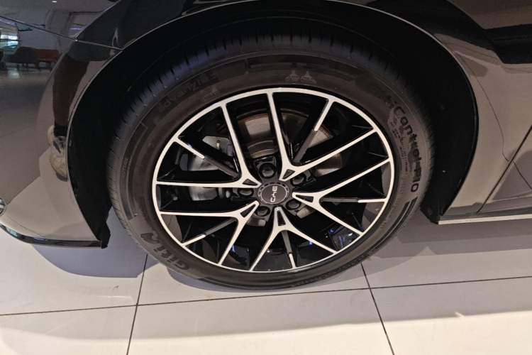 Used BYD Seal 2024 HONOR Edition DM-i 1.5L 121km Prestige Model Left Front Wheel Hub