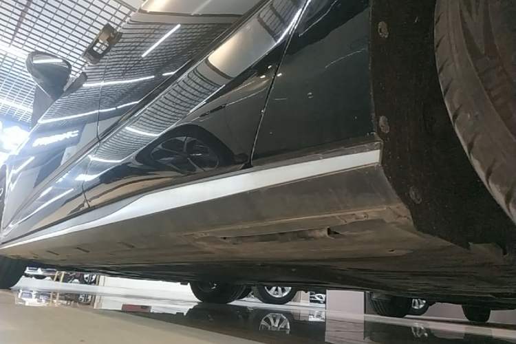 Used BYD Seal 2024 HONOR Edition DM-i 1.5L 121km Prestige Model Left Side Sill