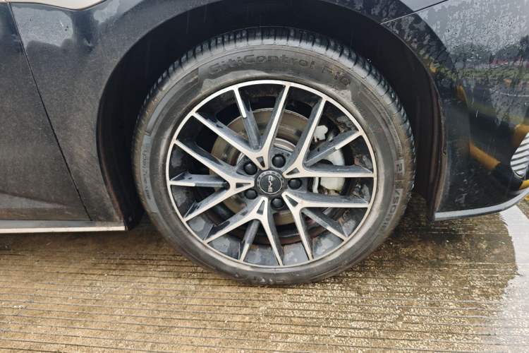 Used BYD Seal 2024 HONOR Edition DM-i 1.5L 121km Luxury Model Right Front Wheel Hub