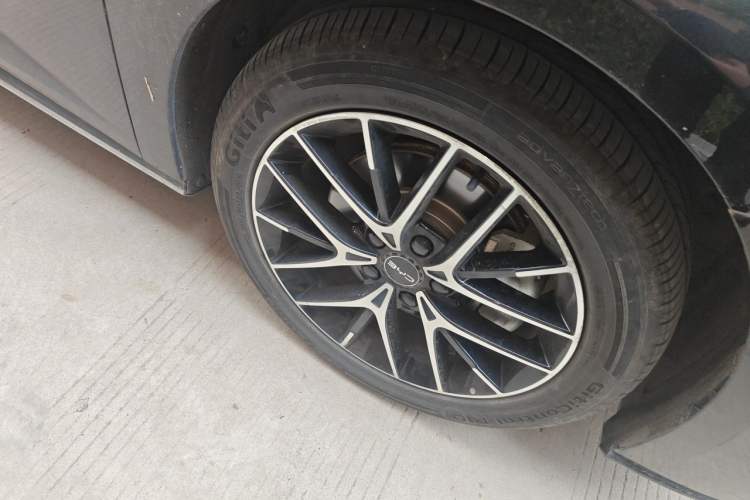 Used BYD Seal 2024 HONOR Edition DM-i 1.5L 121km Prestige Model Right Front Wheel Hub