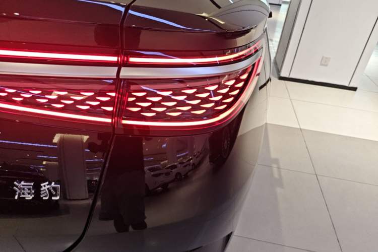 Used BYD Seal 2024 HONOR Edition DM-i 1.5L 121km Prestige Model Right Rear Taillight