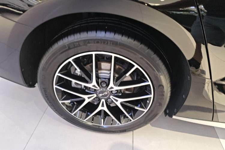 Used BYD Seal 2024 HONOR Edition DM-i 1.5L 121km Prestige Model Right Rear Wheel Hub
