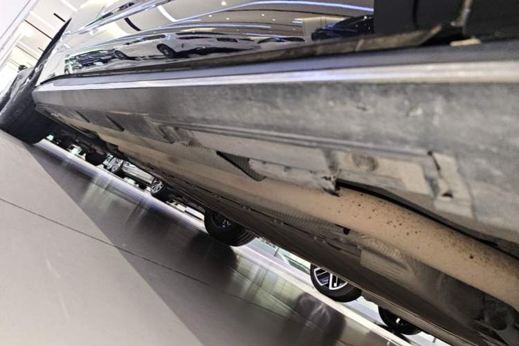 Used BYD Seal 2024 HONOR Edition DM-i 1.5L 121km Prestige Model Right Side Sill