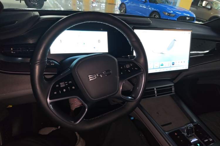Used BYD Seal 2024 HONOR Edition DM-i 1.5T 121km Flagship Model Center Console