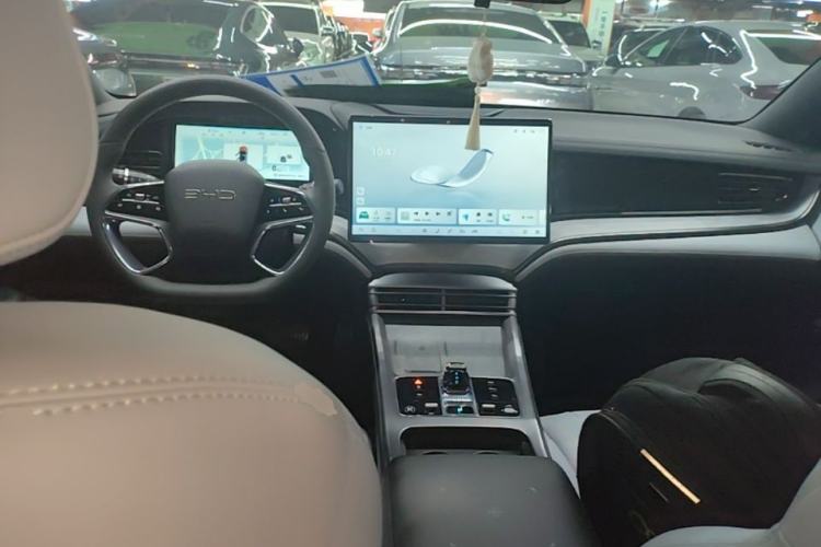 Used BYD Seal 2024 HONOR Edition DM-i 1.5L 121km Luxury Model Center Console