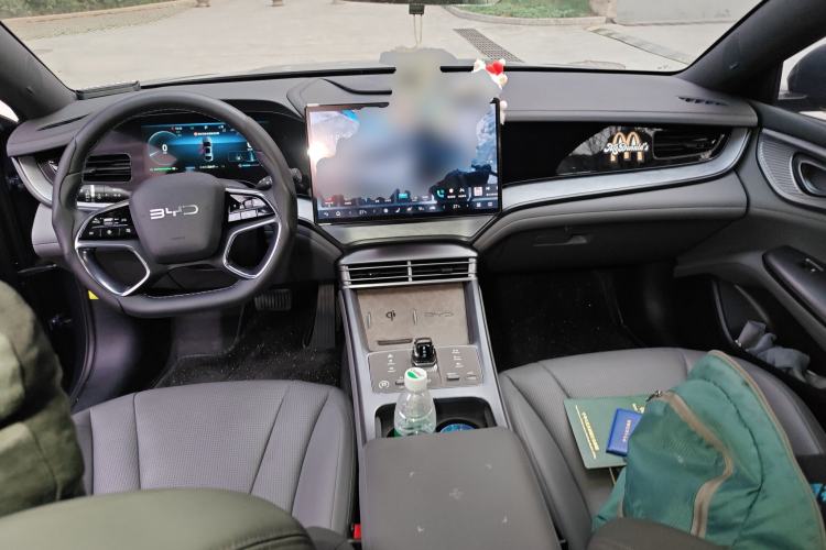 Used BYD Seal 2024 HONOR Edition DM-i 1.5L 121km Luxury Model Center Console
