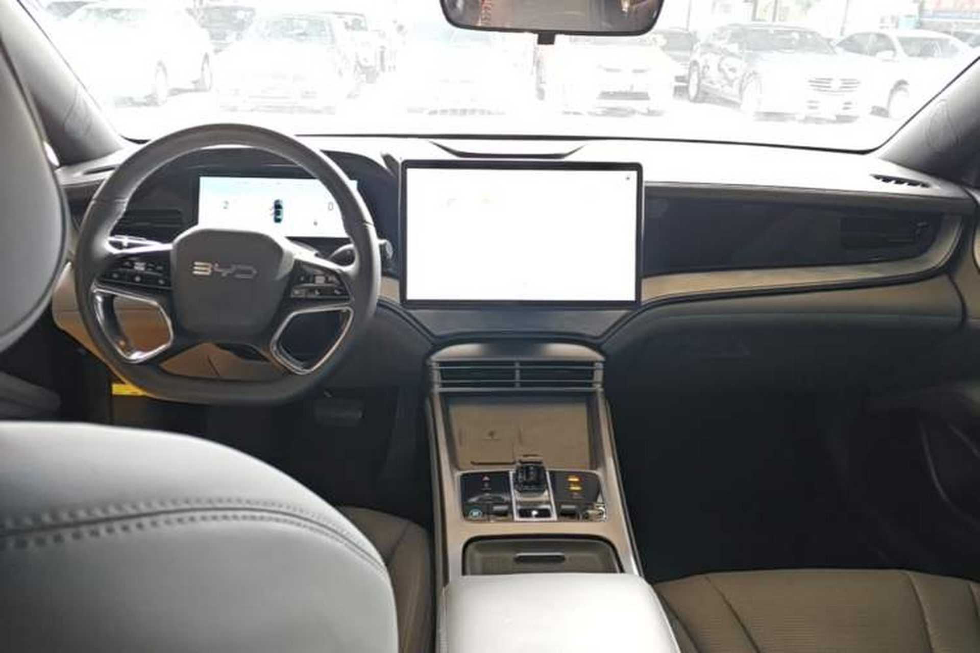 Used BYD Seal 2024 HONOR Edition DM-i 1.5L 121km Luxury Model Center Console