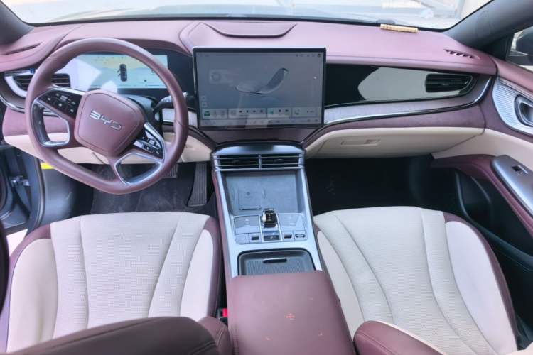 Used BYD Seal 2024 HONOR Edition DM-i 1.5L 121km Prestige Model Center Console