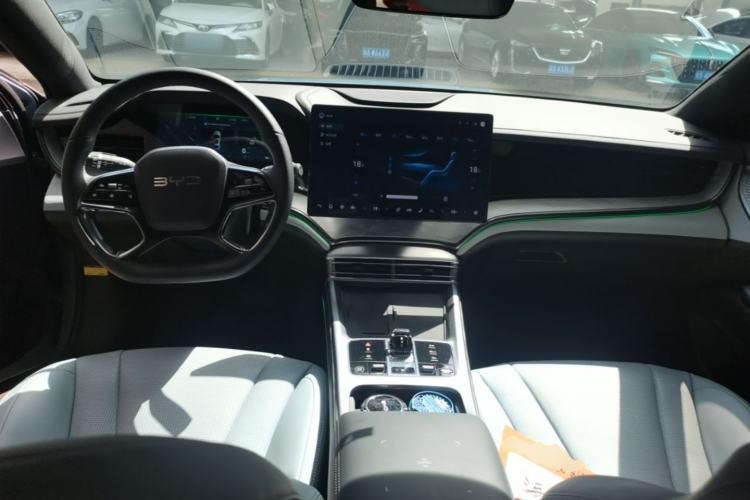 Used BYD Seal 2024 HONOR Edition DM-i 1.5L 121km Luxury Model Center Console