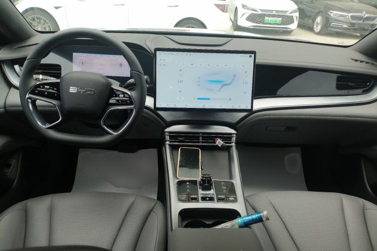 Used BYD Seal 2024 HONOR Edition DM-i 1.5L 121km Elite Model Center Console