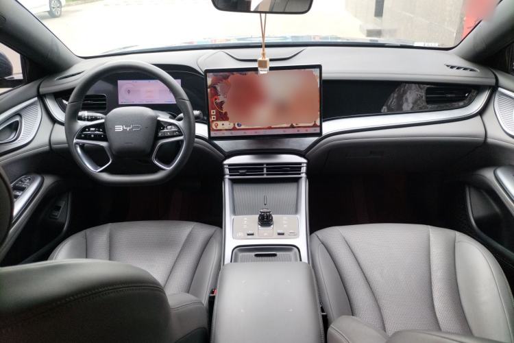 Used BYD Seal 2024 HONOR Edition DM-i 1.5L 121km Elite Model Center Console