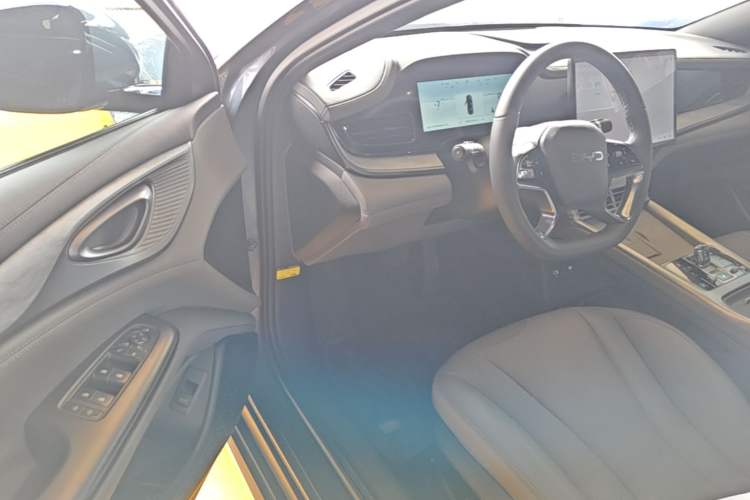 Used BYD Seal 2024 HONOR Edition DM-i 1.5L 121km Luxury Model Driver Seat