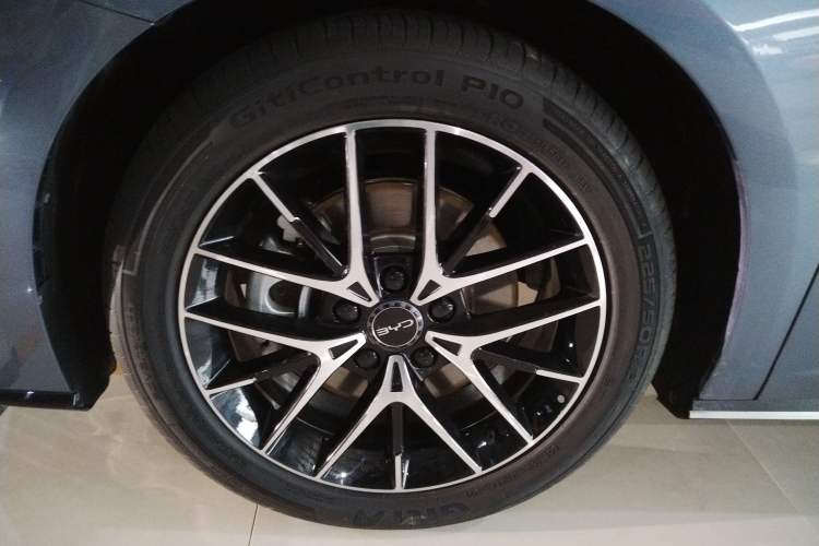 Used BYD Seal 2024 HONOR Edition DM-i 1.5L 121km Luxury Model Exterior 4