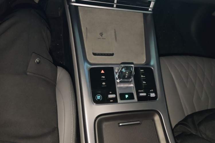 Used BYD Seal 2024 HONOR Edition DM-i 1.5T 121km Flagship Model Gear Lever