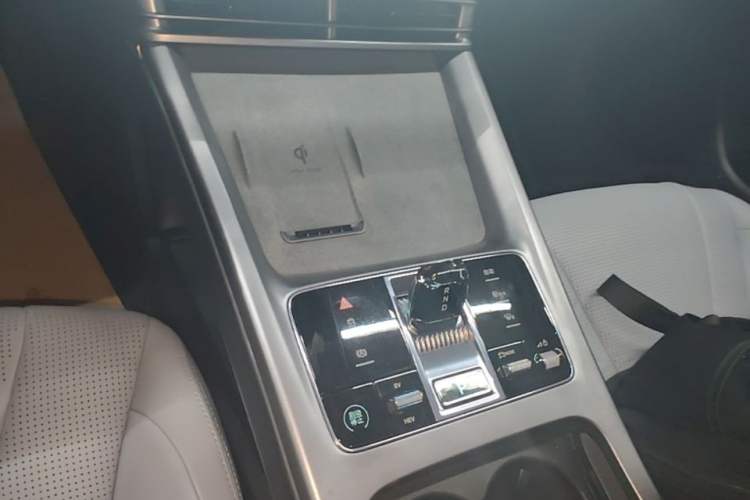 Used BYD Seal 2024 HONOR Edition DM-i 1.5L 121km Luxury Model Gear Lever