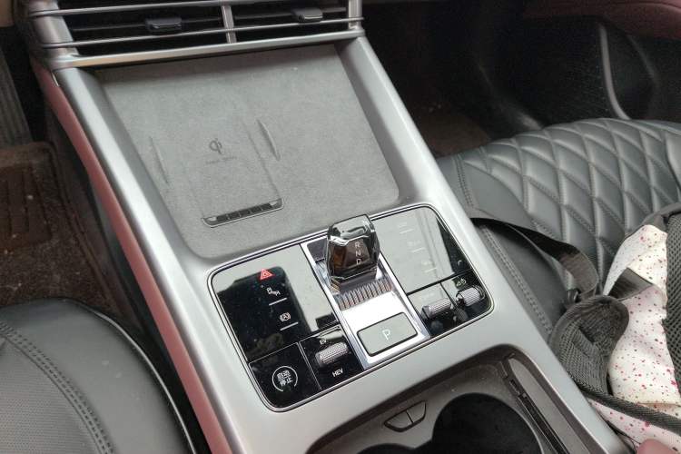 Used BYD Seal 2024 HONOR Edition DM-i 1.5L 121km Prestige Model Gear Lever