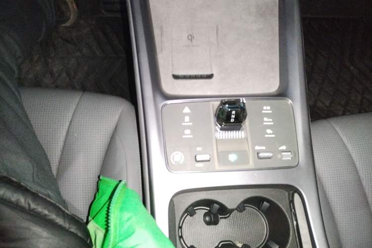 Used BYD Seal 2024 HONOR Edition DM-i 1.5L 121km Luxury Model Gear Lever
