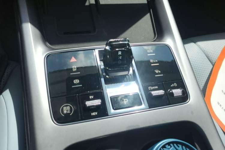 Used BYD Seal 2024 HONOR Edition DM-i 1.5L 121km Luxury Model Gear Lever